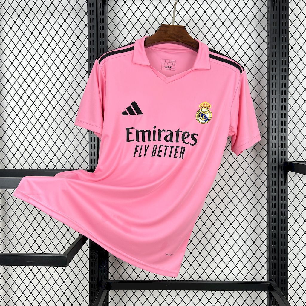 Real Madrid Edition Spécial rose 2025/26